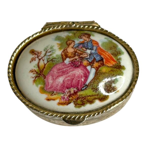 Vintage Fragonard Style Porcelain Top Gold Tone Vintage Trinket Box Pill Box - Picture 1 of 7